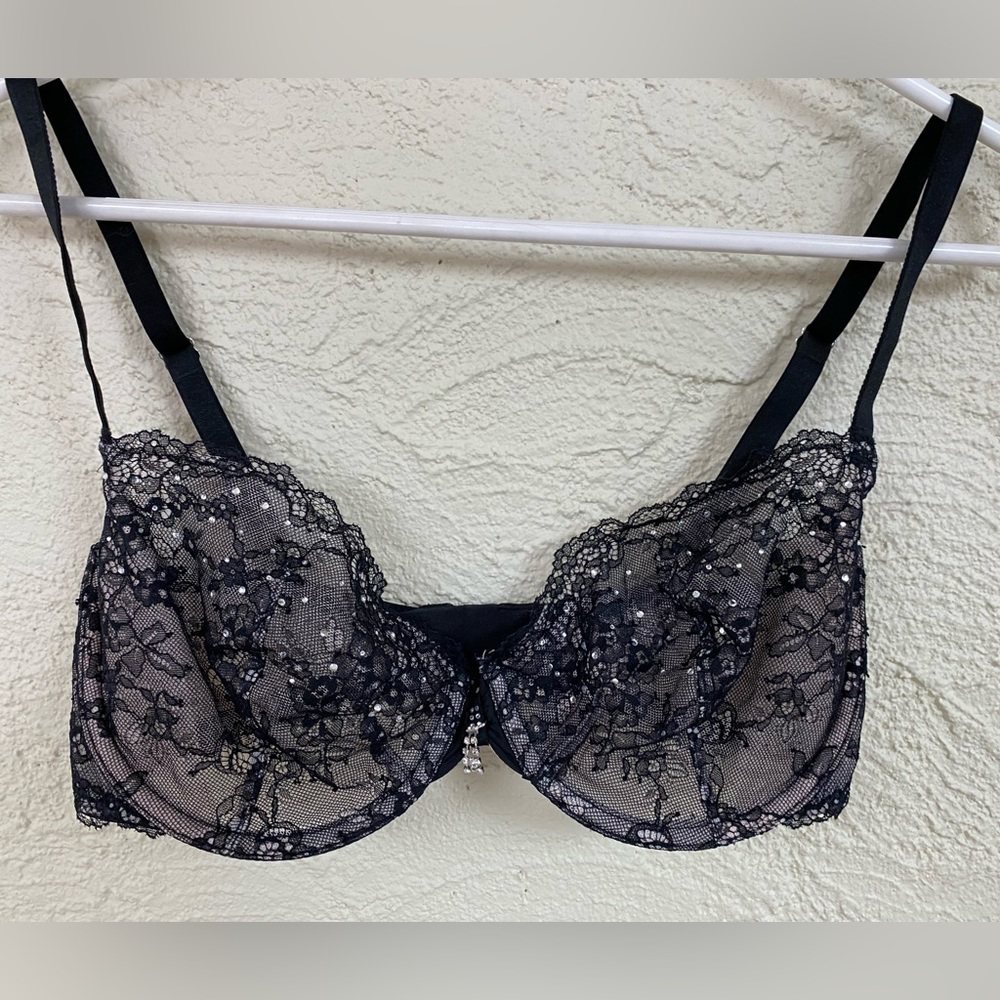 Victoria’s Secret embellished unlined demi bra. 34DD. Black lace with shine!
